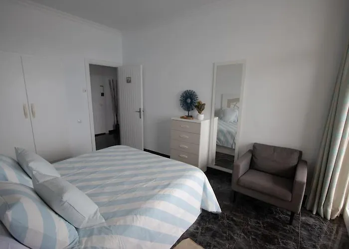 Rent4 Malaga La Torre De La Roca Apartmán