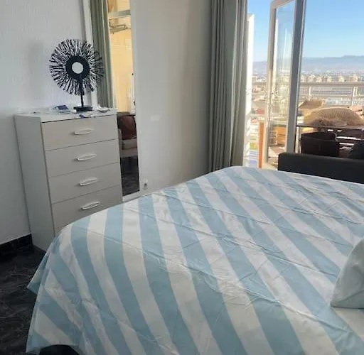 Rent4 Malaga La Torre De La Roca Apartmán *